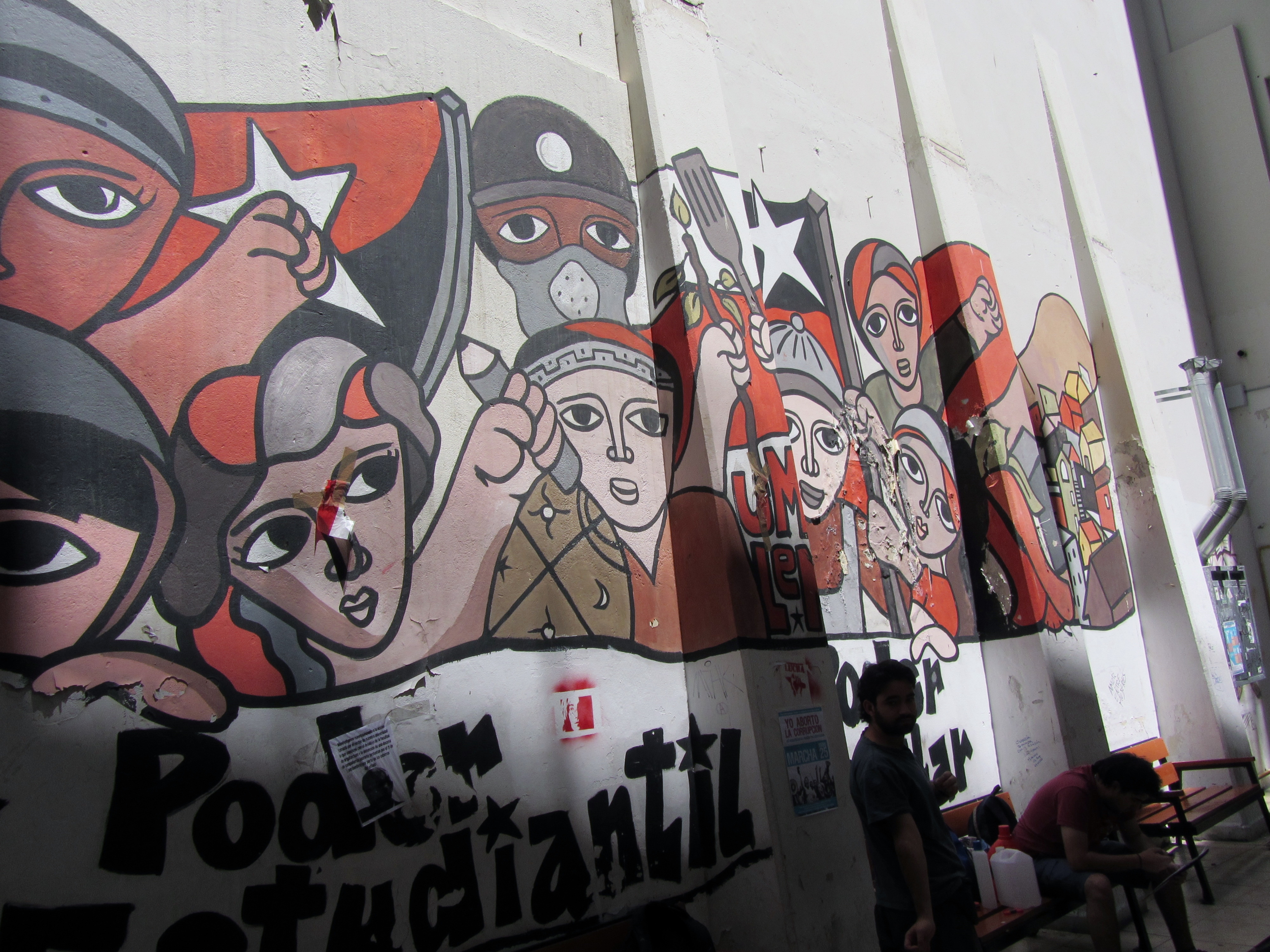 Grafiti pintado por las Unidades Muralistas Luchador Ernesto Miranda (UMLEM) de Chile el sábado 4 de junio de 2011