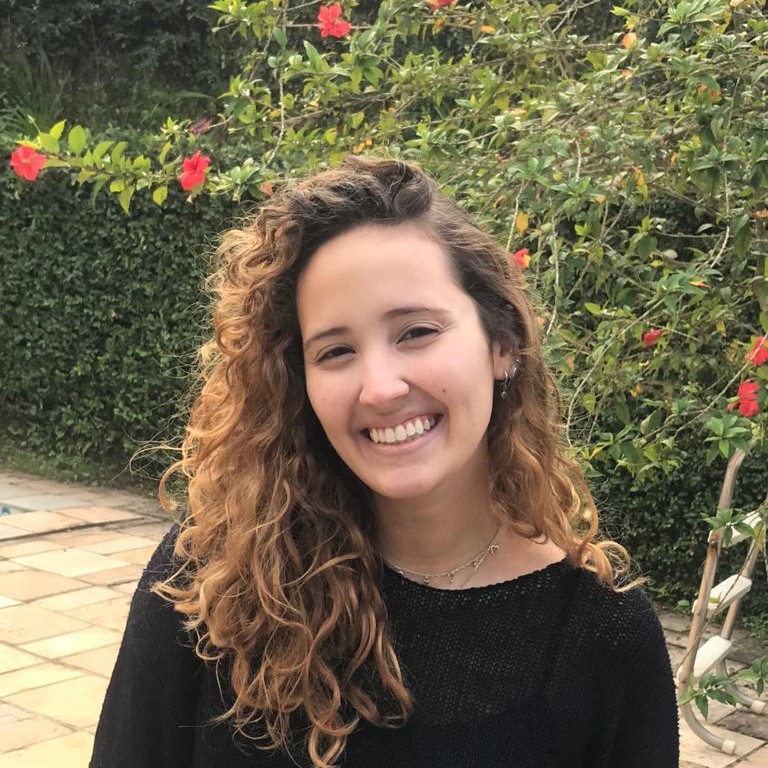 Júlia Lippai - Pasante en gestión de proyectos